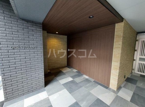 16/20 エントランス