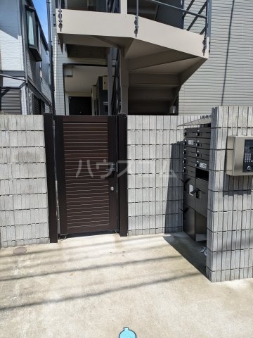 20/30 エントランス