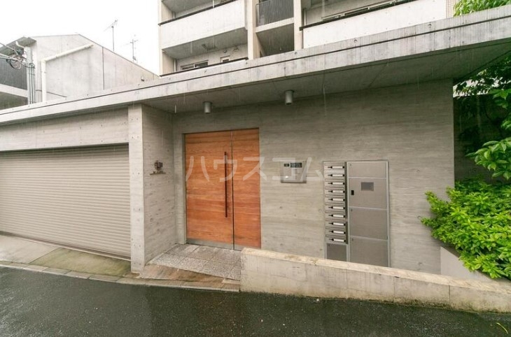 20/20 エントランス