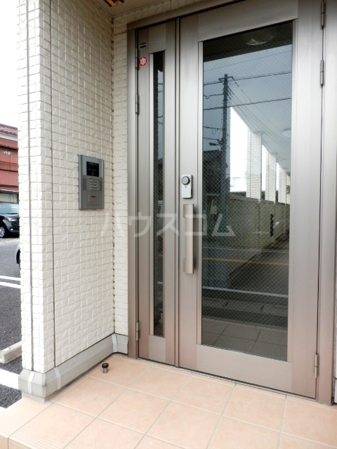 26/29 エントランス