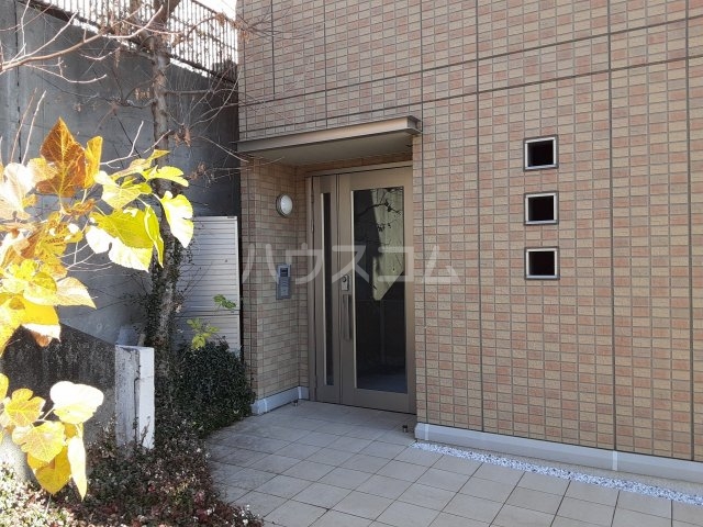 23/30 エントランス