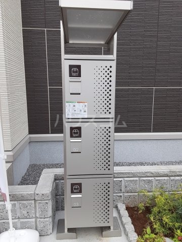 25/27 エントランス