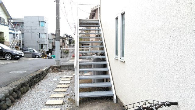 24/27 エントランス