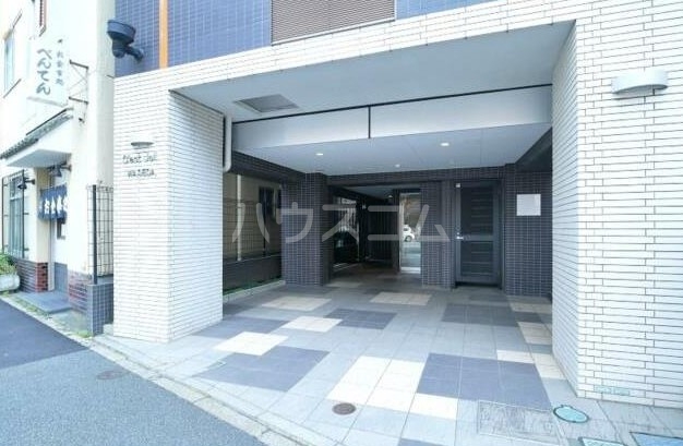 16/20 エントランス