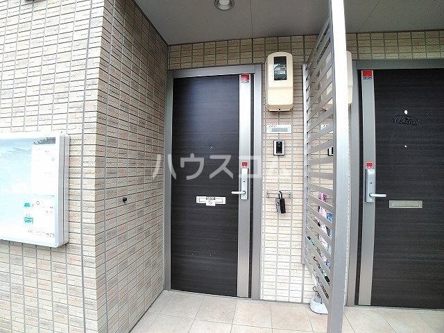 28/30 エントランス