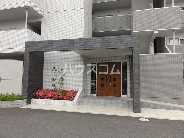 26/30 エントランス