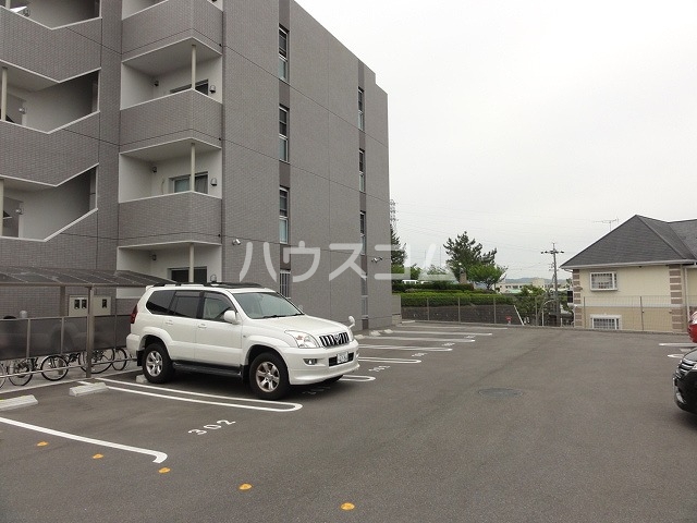 27/30 駐車場