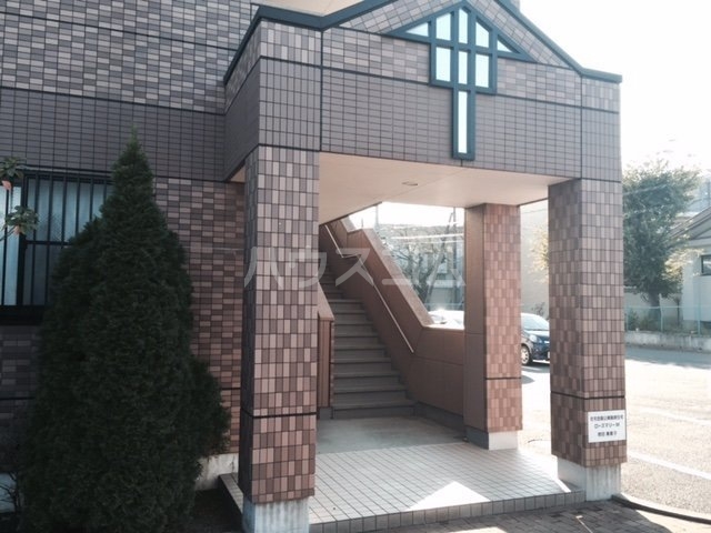 23/25 エントランス