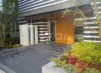 24/30 エントランス