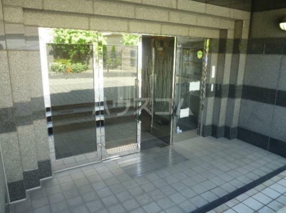 16/26 エントランス