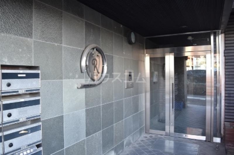 18/26 エントランス