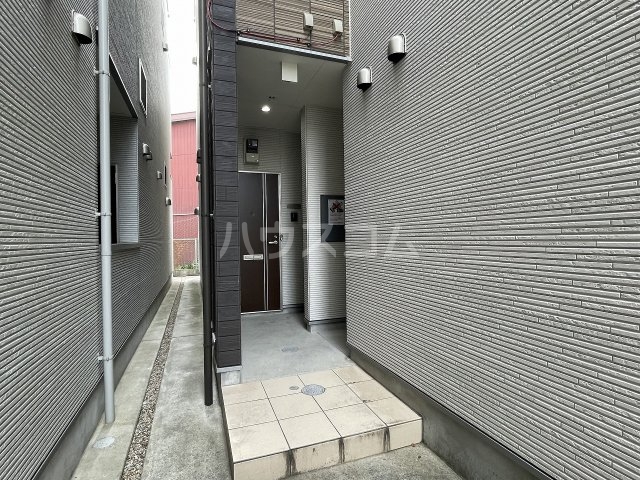 23/30 エントランス