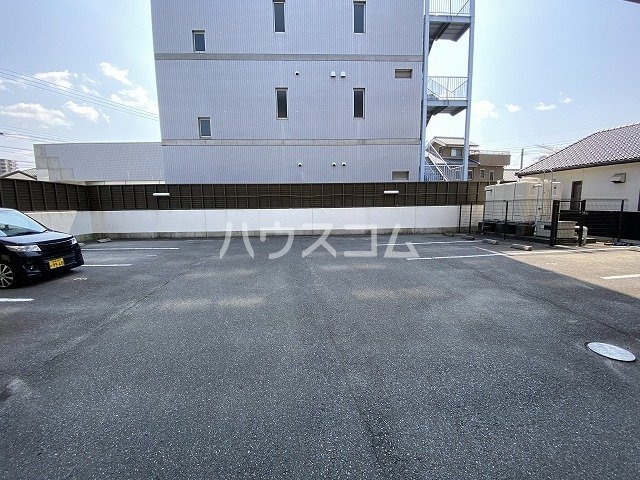 27/30 駐車場