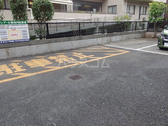 23/30 駐車場