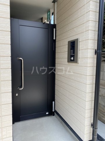 15/23 エントランス