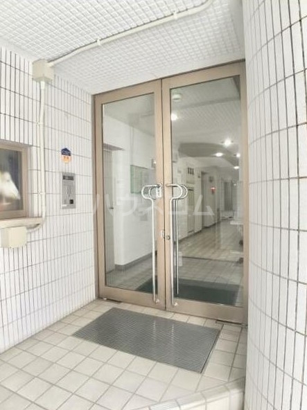 24/28 エントランス