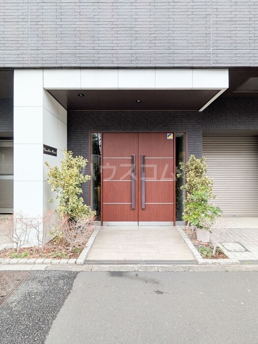 27/30 エントランス