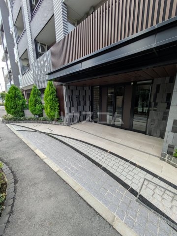 25/30 エントランス