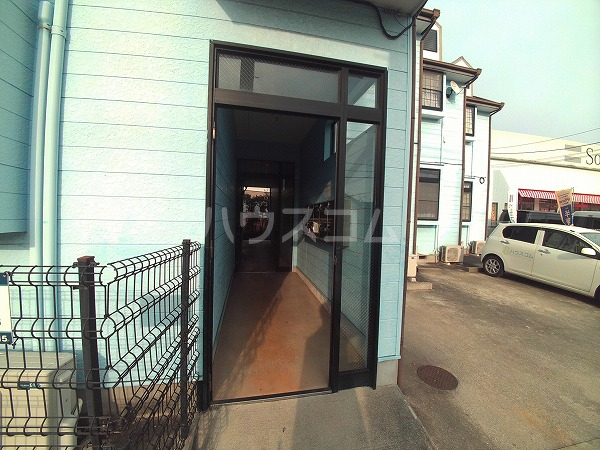 28/30 エントランス