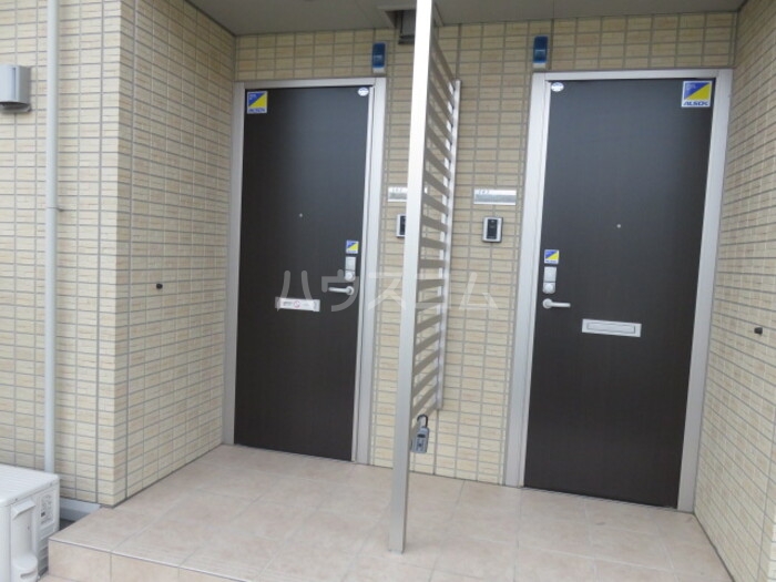 28/30 エントランス