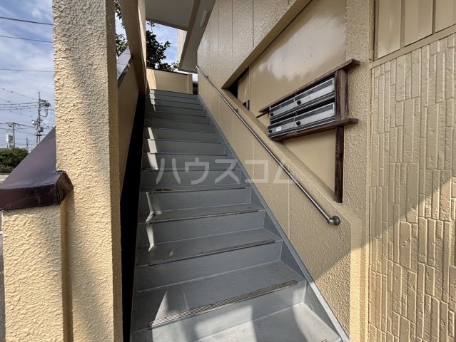 24/30 エントランス