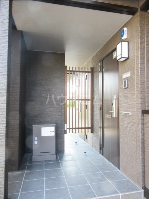 27/30 エントランス