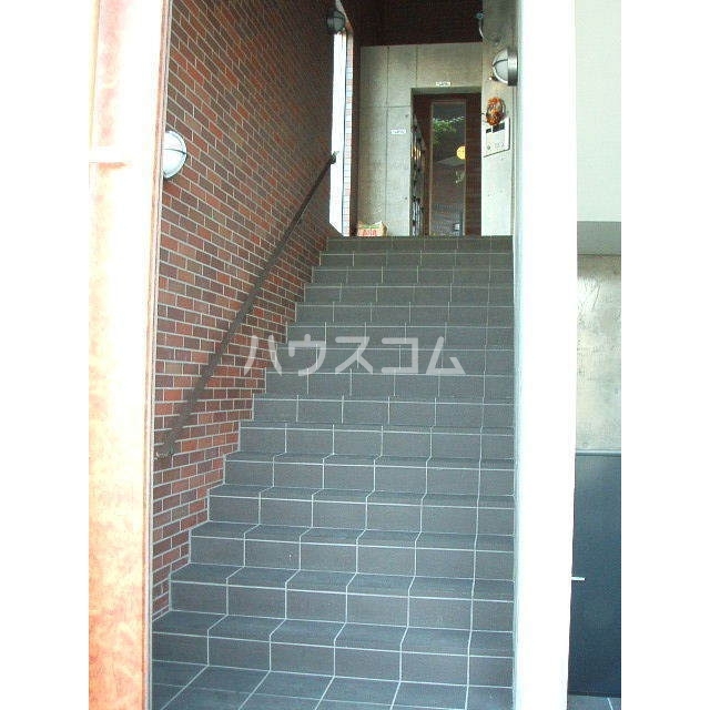 18/26 エントランス