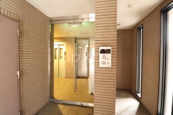 16/17 エントランス