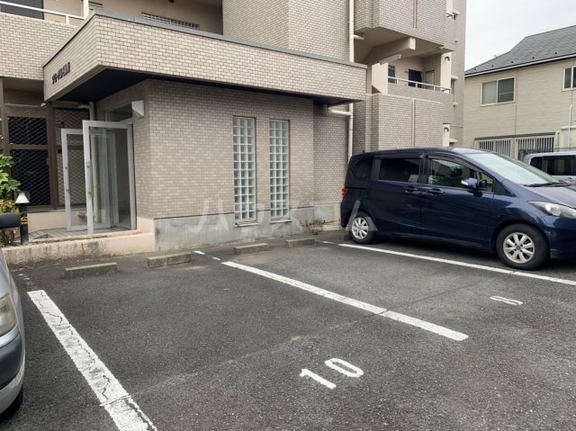 22/28 駐車場