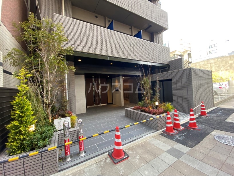 28/30 エントランス