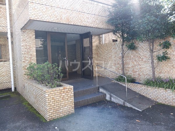 23/30 エントランス