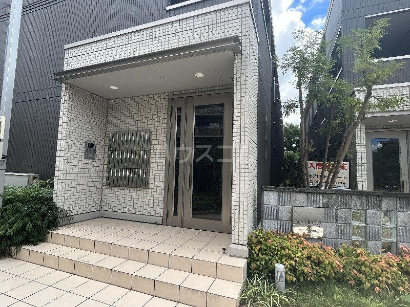 24/30 エントランス