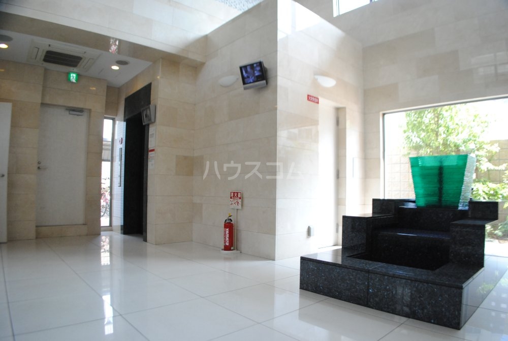 25/30 エントランス