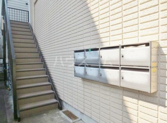 16/17 エントランス