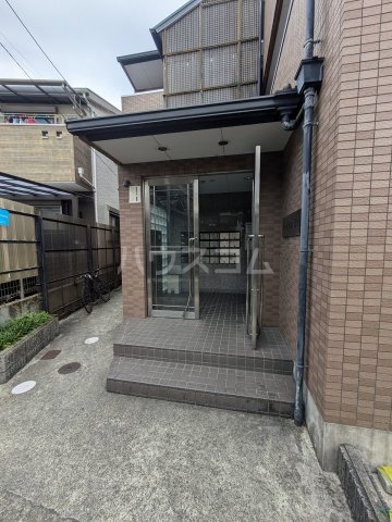 26/30 エントランス