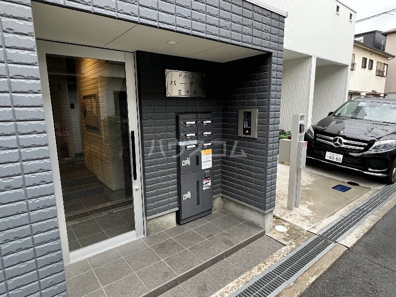 21/30 エントランス