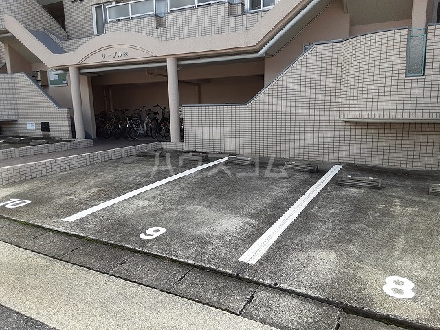 16/18 駐車場