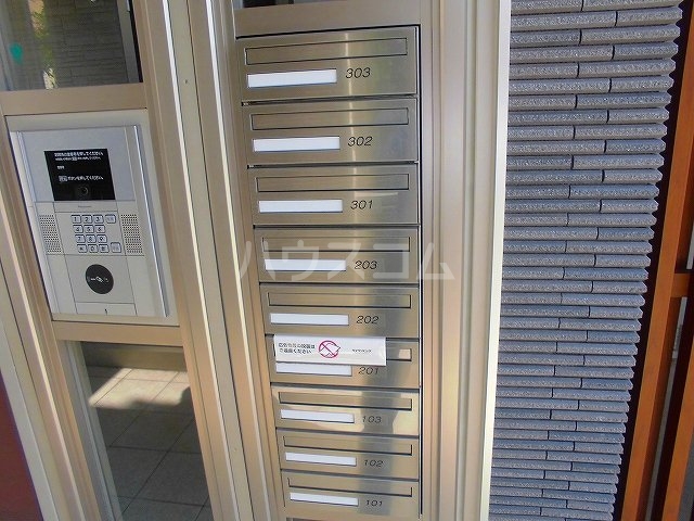 19/26 エントランス