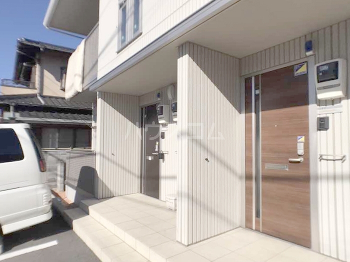 16/19 エントランス