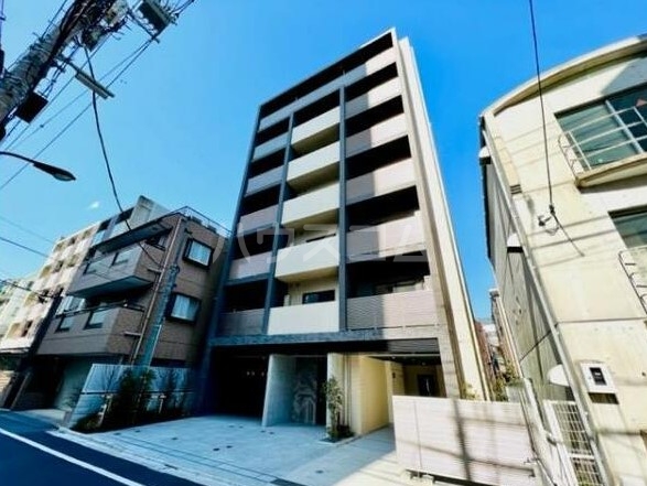 25/27 エントランス