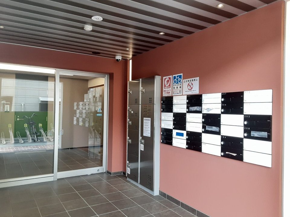 18/28 エントランス