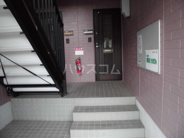 22/30 エントランス