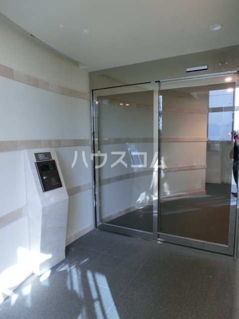 25/30 エントランス