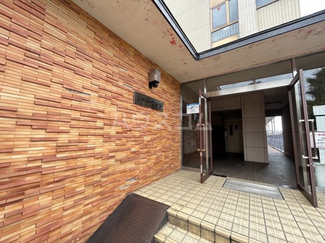 27/30 エントランス