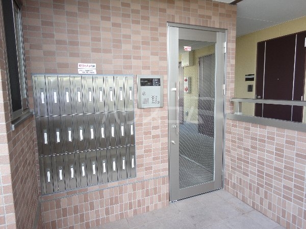 27/30 エントランス