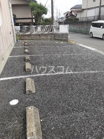 18/27 駐車場