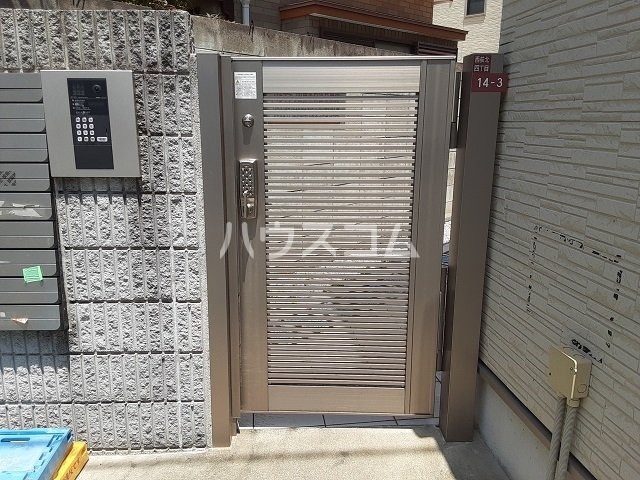 13/21 エントランス