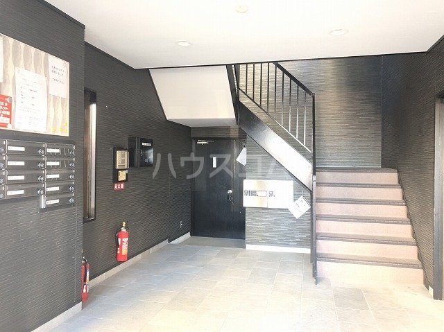 18/27 エントランス