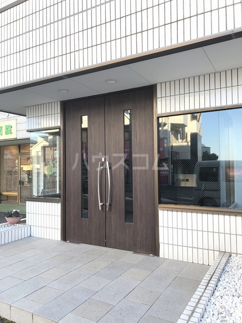 19/27 エントランス