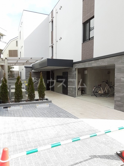 25/30 エントランス